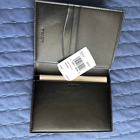 Coach passport case - Picture 3 of 4